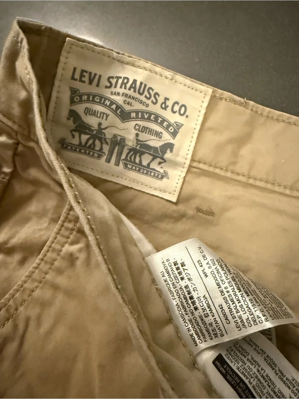Men's Levi’s Casual Khaki Chino Pants - Classic Fit. 40/30